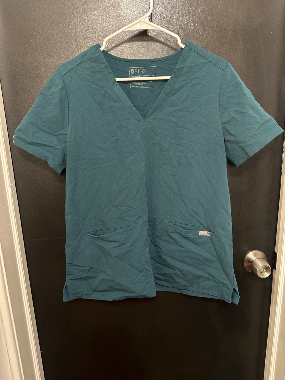 Figs Women’s  Teal V-Neck Scrub Top with Front Pockets